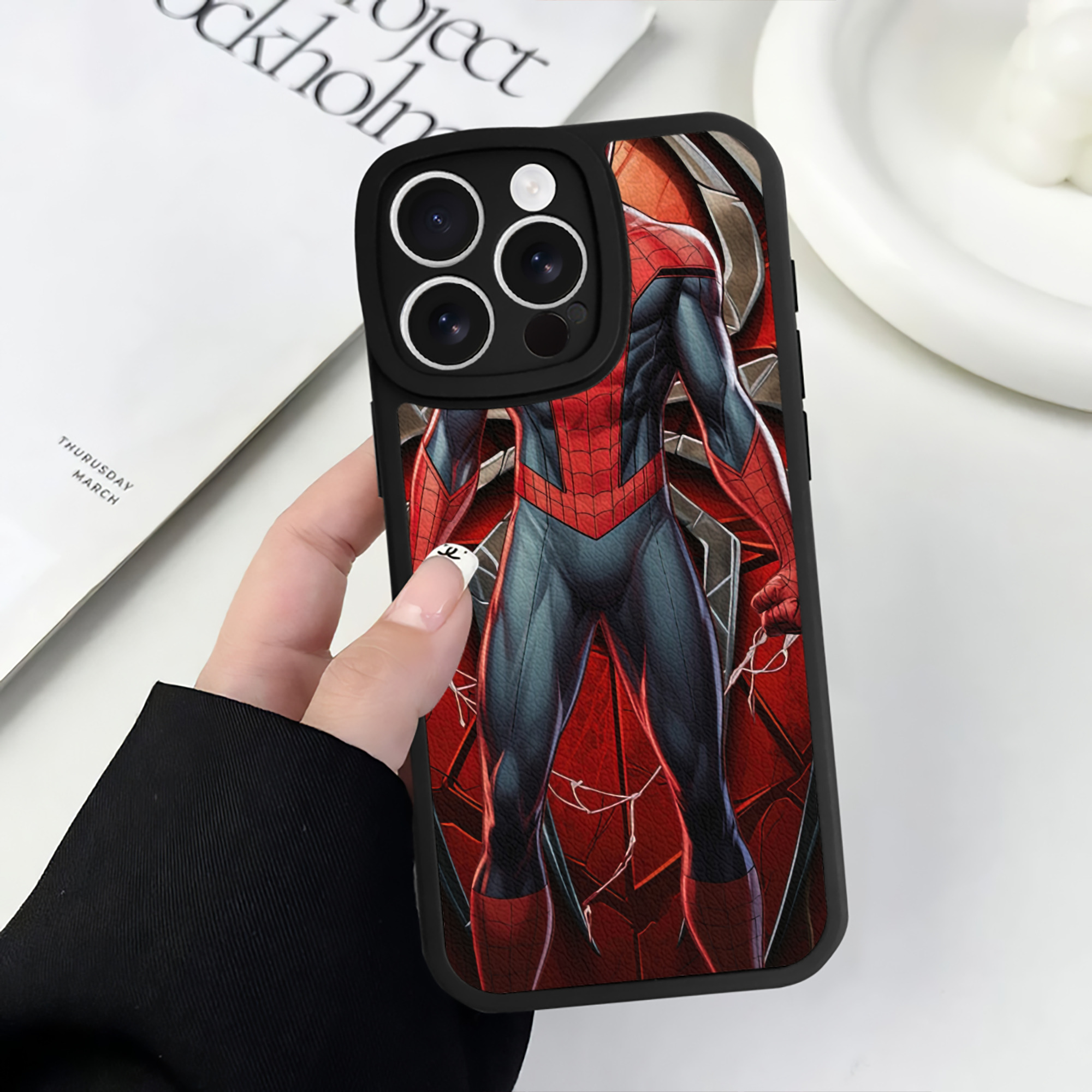 （画像用） Spider Man スパイダーマン 【iPhone 16シリーズ対応】シリコンスマホケース（レザー調） 材質：シリコン